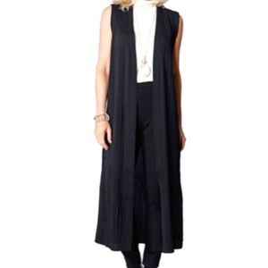 MarlaWynne Black Sleeveless Cardigan